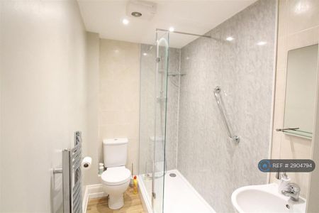 2 bedroom flat to rent - Photo 3