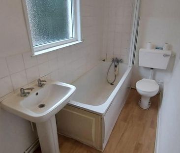 3 bedroom flat to rent - Photo 5