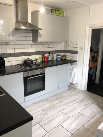 Room in a Shared House, Arngask Road, SE6 - Photo 3