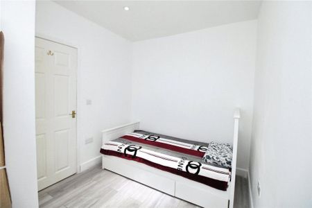 3 bedroom end of terrace house to rent - Photo 5