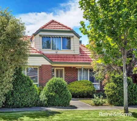 1/126 Cooper Street, Essendon VIC 3040 - Photo 2