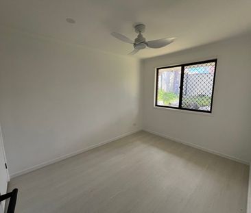 Designer Living in Prime Arundel – Just 1 km to GCUH - Photo 1