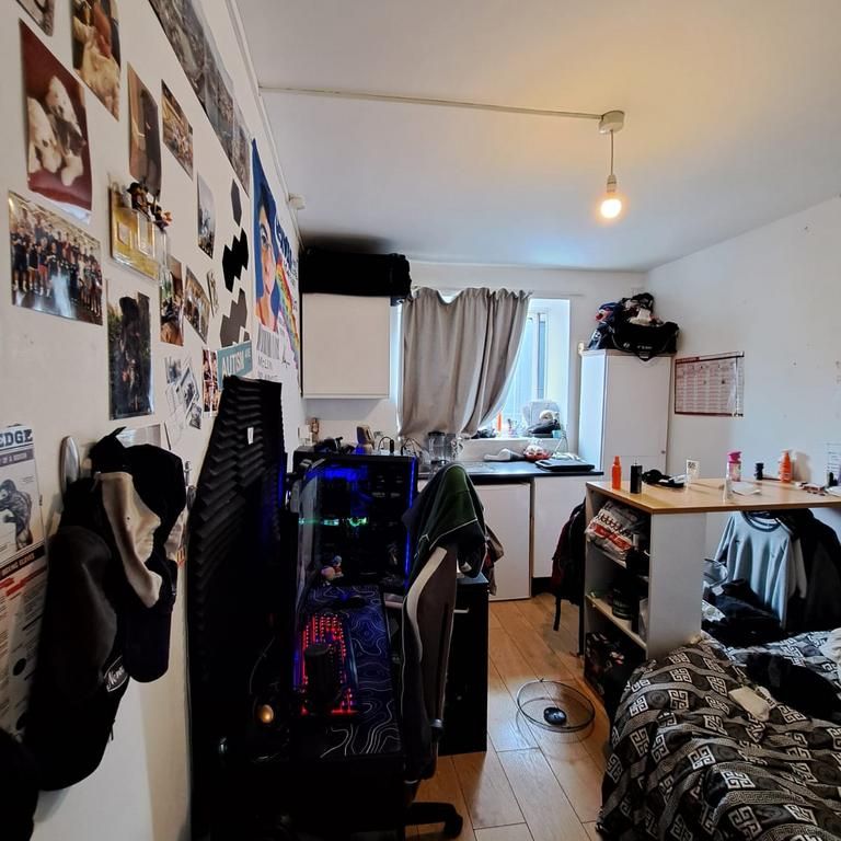 Studio to rent - Photo 1