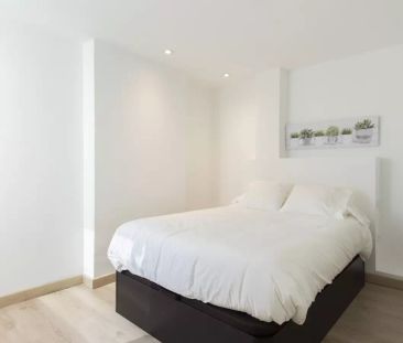 Chic 2-bedroom apartment for rent, perfect for professionals and postgraduates, in Malasaña - Photo 5