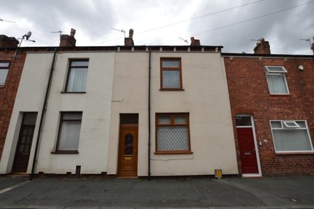 2 Bedroom Terraced House - Photo 2