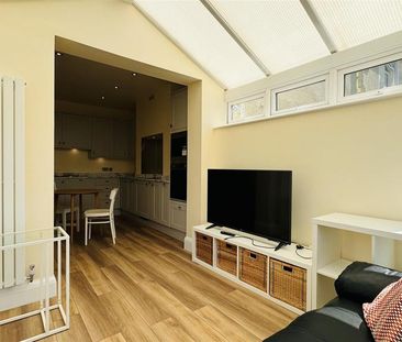 3 bedroom end of terrace house to rent - Photo 2