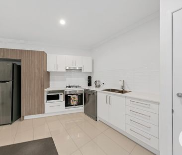 Ground floor unit available 27 November! - Photo 6