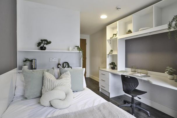 1 bedroom in a flat share to rent - Photo 1