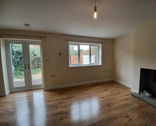 2 bedroom detached bungalow to rent - Photo 1