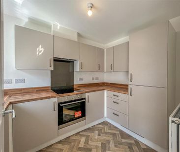 2 bedroom semi-detached house to rent - Photo 5