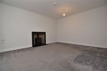 Rose Fields, Lawford, Manningtree, Essex, CO11 2GD - Photo 2