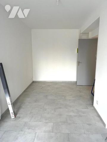 Appartement T2 rénové de 43 m2 en duplex comprenant: Rdc: salon-séjour, cuisine aménagée équ... - Photo 5