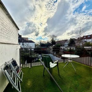 Graham Road, NW4, London - Photo 3