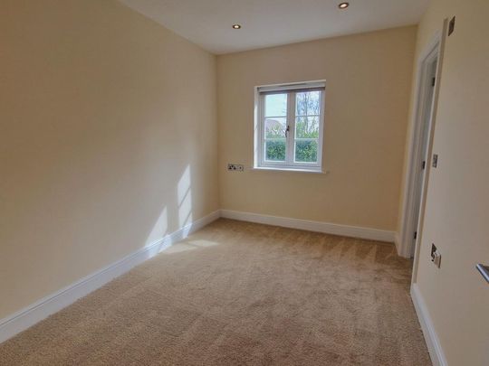 2 bedroom end of terrace house to rent - Photo 1