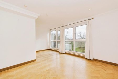 3 bedroom flat to rent - Photo 2