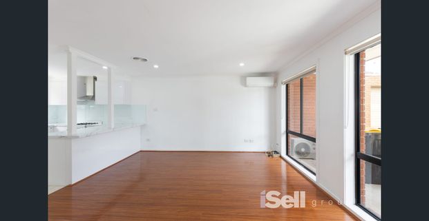 3 Bedroom Townhouse in Dandenong - Photo 1