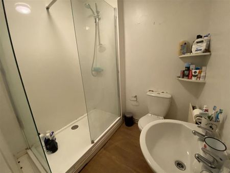 2 bedroom ground floor flat to rent - Photo 5