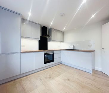 2 bed flat to rent in Scholars Walk, Langley, SL3 - Photo 3