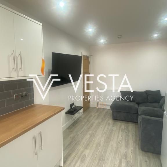 4 bedroom terraced house to rent - Photo 1