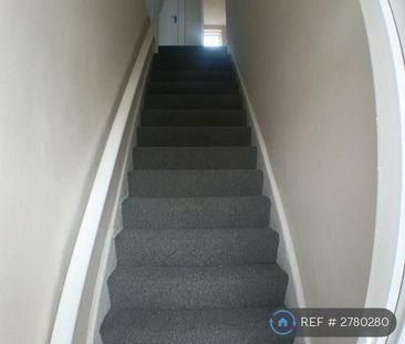 3 bedroom flat to rent - Photo 5
