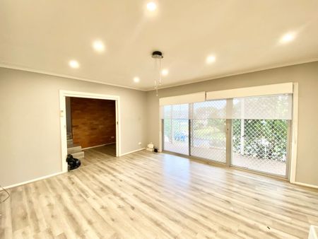 HUGE FAMILY HOME! - Photo 5