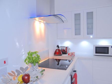 1 bedroom in a house share to rent - Photo 5