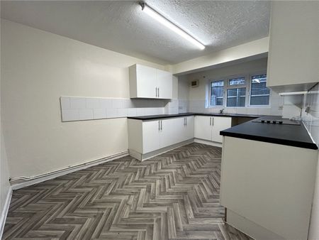 4 Bedroom House To Rent - Photo 5