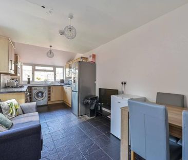 4 bedroom terraced house to rent - Photo 5