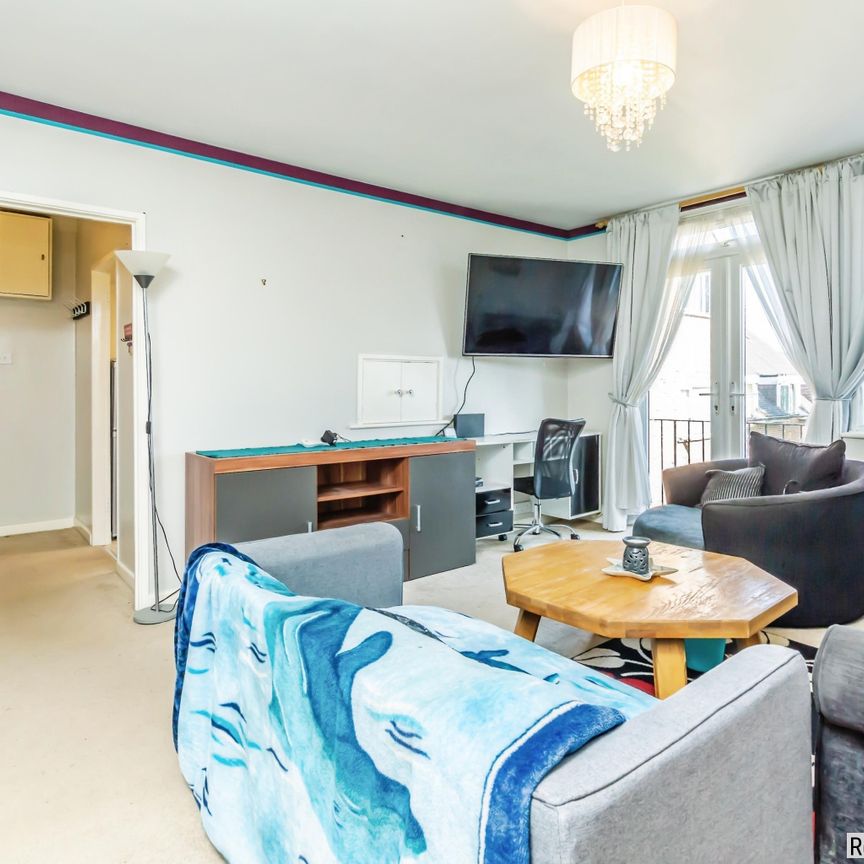 2 bed Flat in Marlborough Court Croydon Road, Westerham, TN16 1EU - Photo 1