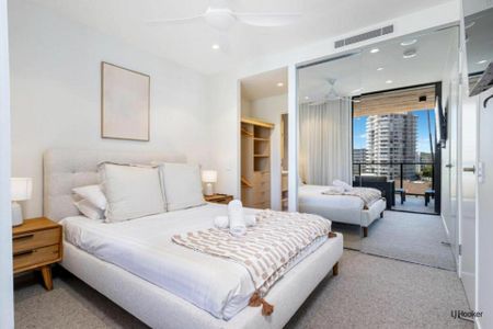 "The Hemingway" - Luxury Ocean View Apartment - Photo 2