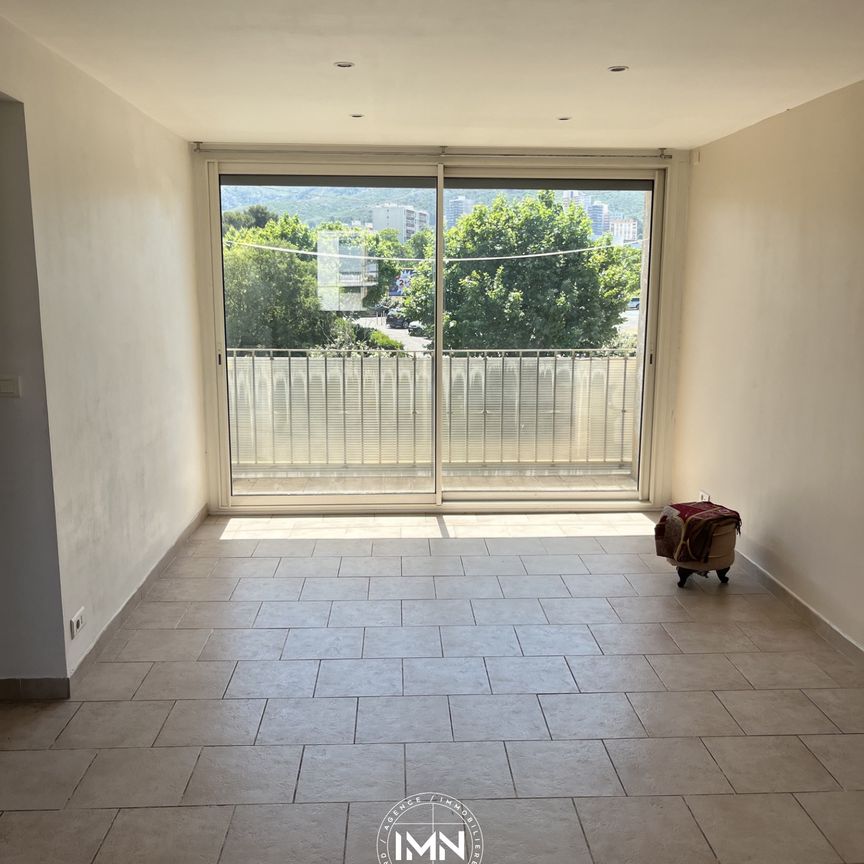 Location Appartement 4 pièces 70m² MARSEILLE 10ème - Photo 1