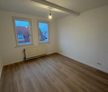 Erstbezug nach Sanierung! 2 Zimmer plus große Wohnküche, inkl. EBK ... - Photo 3