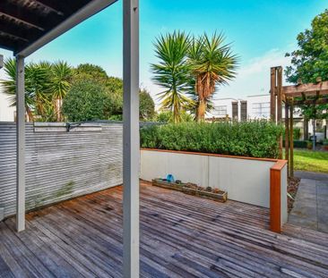 Addison Park's Trendy Townhouse - Photo 2