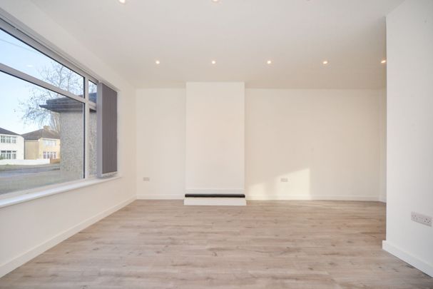 Semi-detached House to rent - Wyncham Avenue, Sidcup, DA15 - Photo 1