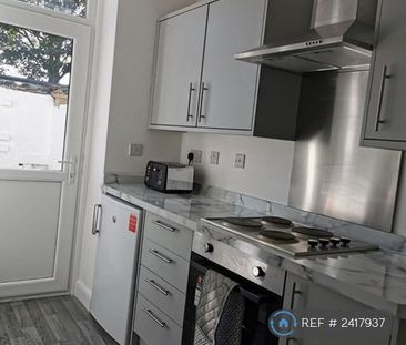 1 bedroom in a house share to rent - Photo 4