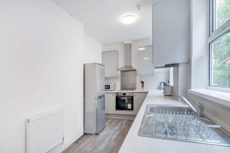 4 bedroom terraced house to rent - Photo 2