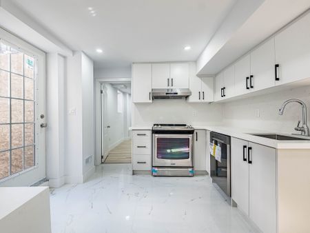 For Lease - 20 Penn Drive, Brampton, Ontario - Photo 5