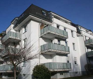 Wohlfühlwohnung - großzügige 2 Raum Wohnung mit Balkon in ruhiger Lage - Photo 1