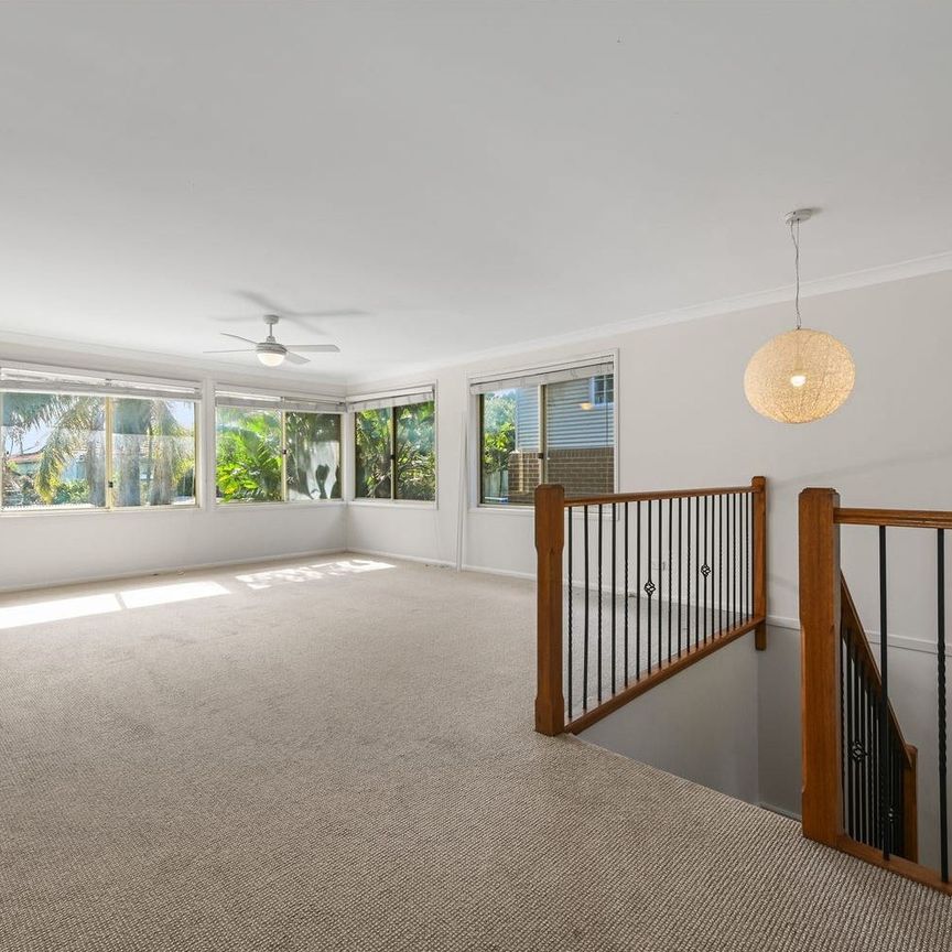 Family Home with Salt Water Swimming Pool + Double Lock Up Garage - Offered Unfurnished - Photo 1