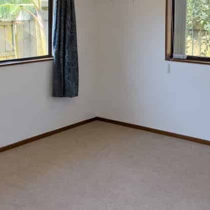 Family-Friendly 3-Bedroom Home with Secure Garage Parking - Photo 1