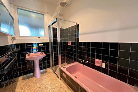 Spacious Family Living in Prime Salisbury East Location! - Photo 4