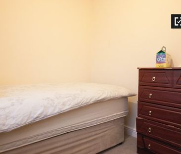 Room for rent in 5-bedroom house in Donaghmede, Dublin - Photo 2