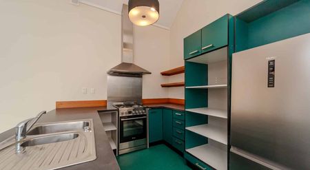 Warm and Inviting in Berhampore - Photo 2