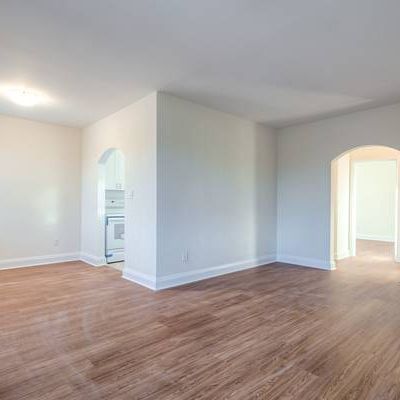 36 WOOD GLEN RD. 401, UPPER BEACHES, BRIGHT 1BR/1BATH, RENT DISCOUNT! - Photo 3