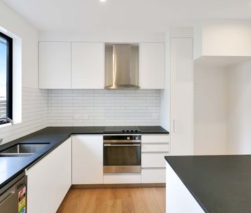 Architecturally Designed Three-Bedroom Townhouse – Karori - Photo 1