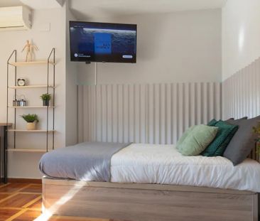 Calle de Cavanilles, Madrid, Community of Madrid 28007 - Photo 3