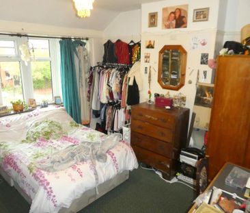 4 bedroom semi-detached house to rent - Photo 3