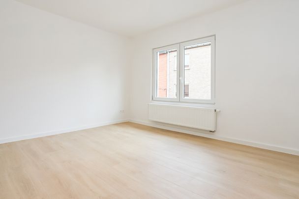 Gerenoveerde twee slaapkamer woning op top locatie - Photo 1