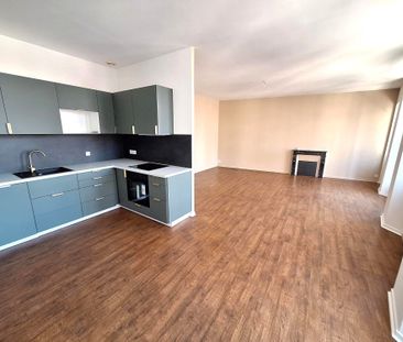 Location Appartement 3 pièces 67m² LES SABLES D OLONNE 85100 - Photo 3