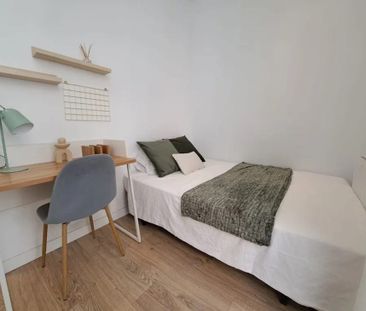 Calle de los Caños del Peral, Madrid, Community of Madrid 28013 - Photo 4